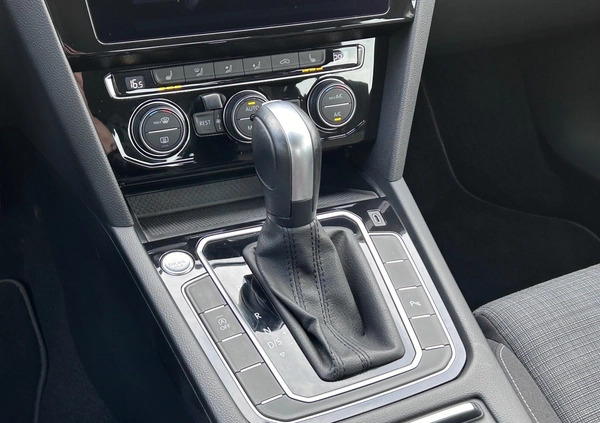 Volkswagen Passat cena 92900 przebieg: 129436, rok produkcji 2020 z Józefów małe 781